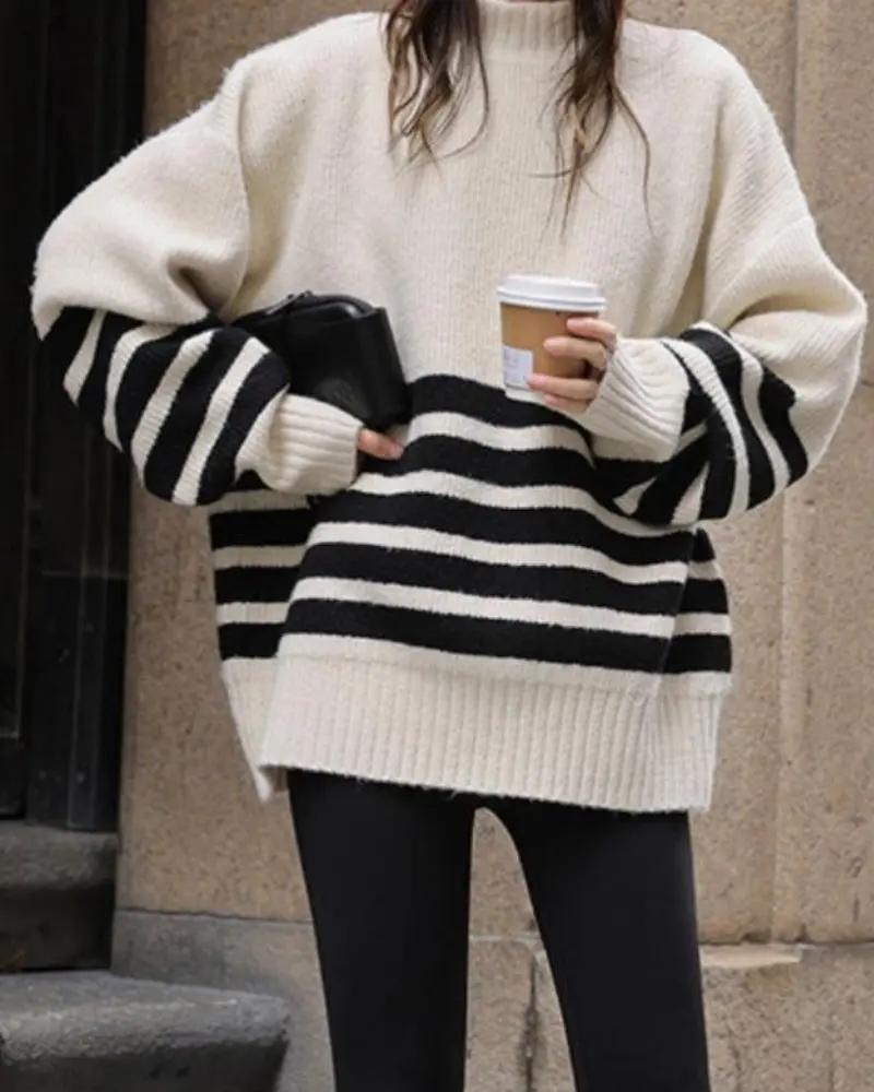 Pull-over blanc à rayures côtières pour femmes de la marque Old Money Women, style décontracté et confortable.