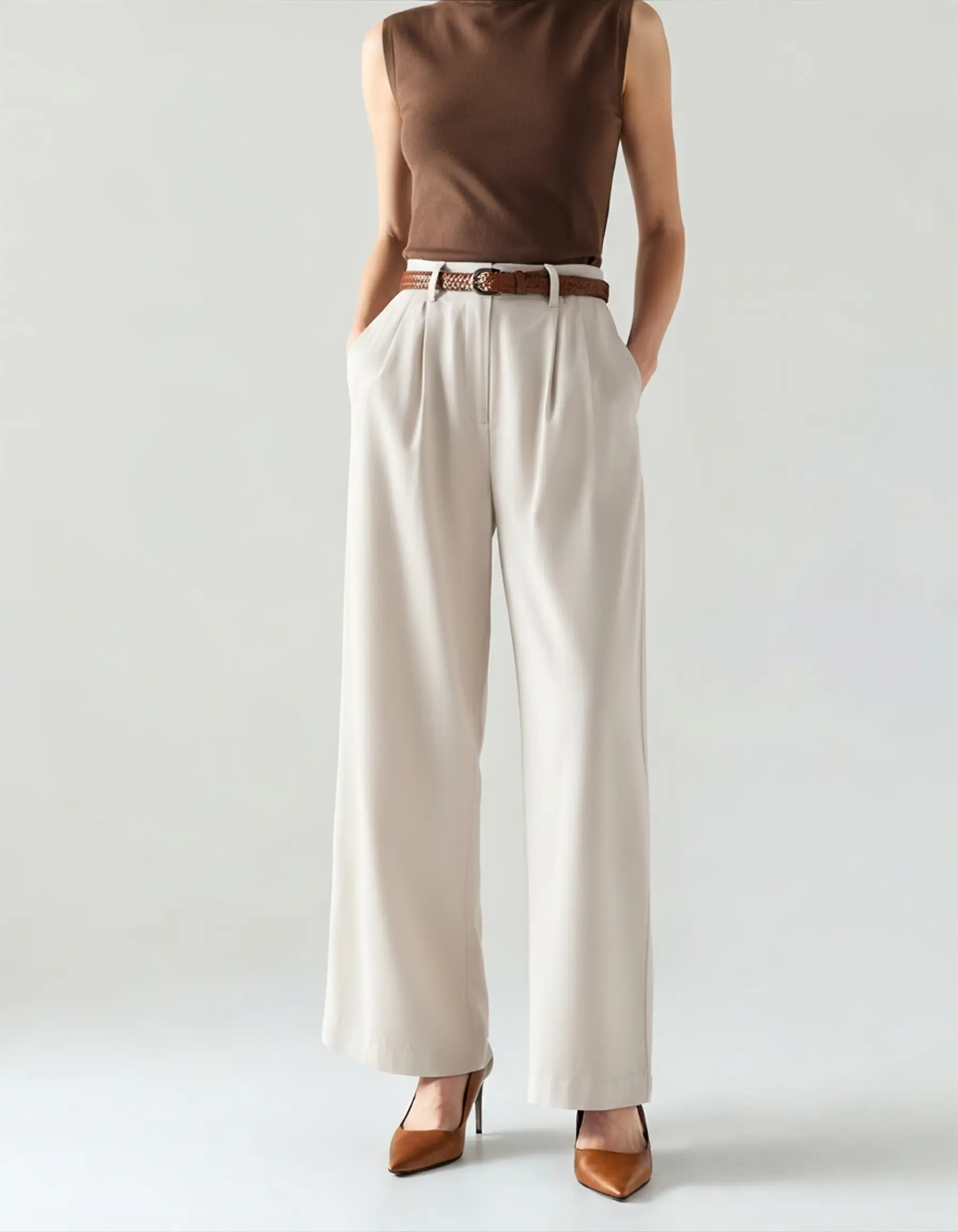 Pantalons capri pour femme Old Money, coupe élégante en tissu léger, portée décontractée avec poches latérales et taille haute.