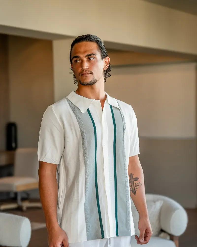 Pull polo en maille Bradford de la marque Old Money, en coton, avec col classique et boutons, porté sur mannequin.