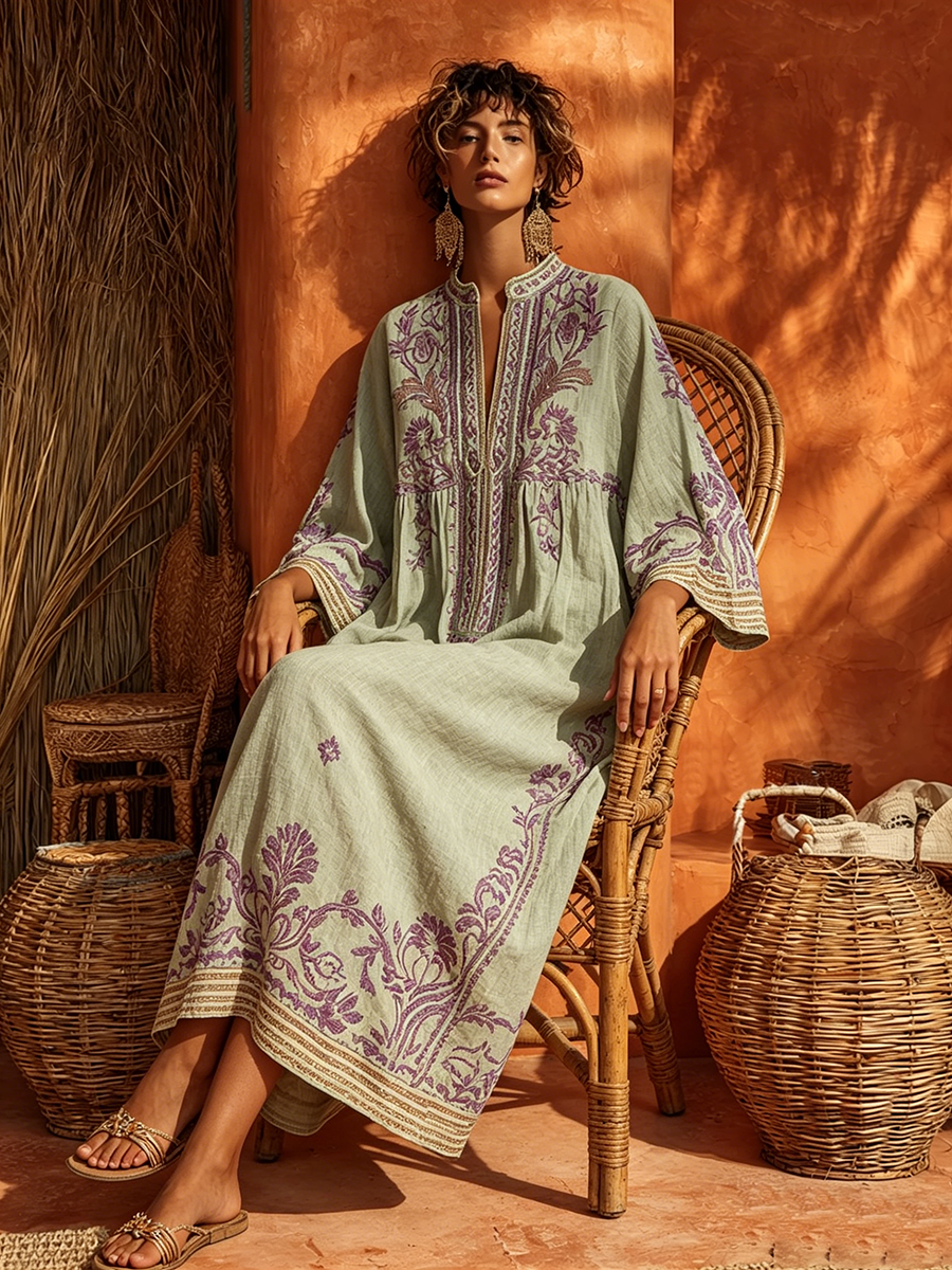 Robe maxi méditerranéenne Elena™ de Danoir Paris en tissu léger et fluide, avec imprimé floral et décolleté en V.