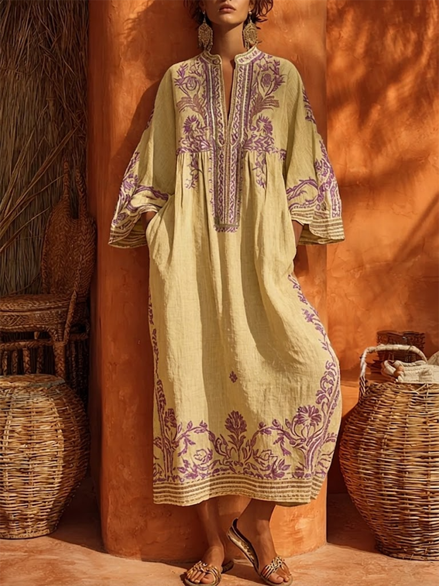 Robe maxi méditerranéenne Elena™ de Danoir Paris, tissu léger avec motifs floraux colorés, portée décontractée et élégante.