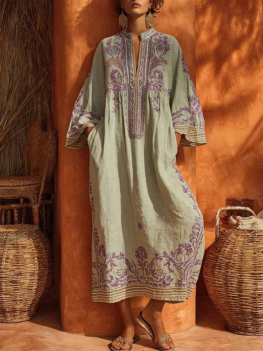 Robe maxi méditerranéenne Elena™ de Danoir Paris, tissu léger avec motifs floraux, portée sur mannequin.