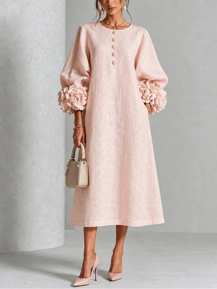 Robe à rosettes 3D Hydra™ de Danoir Paris, tissu léger avec détails floraux en relief, portée en mode décontracté ou élégante.