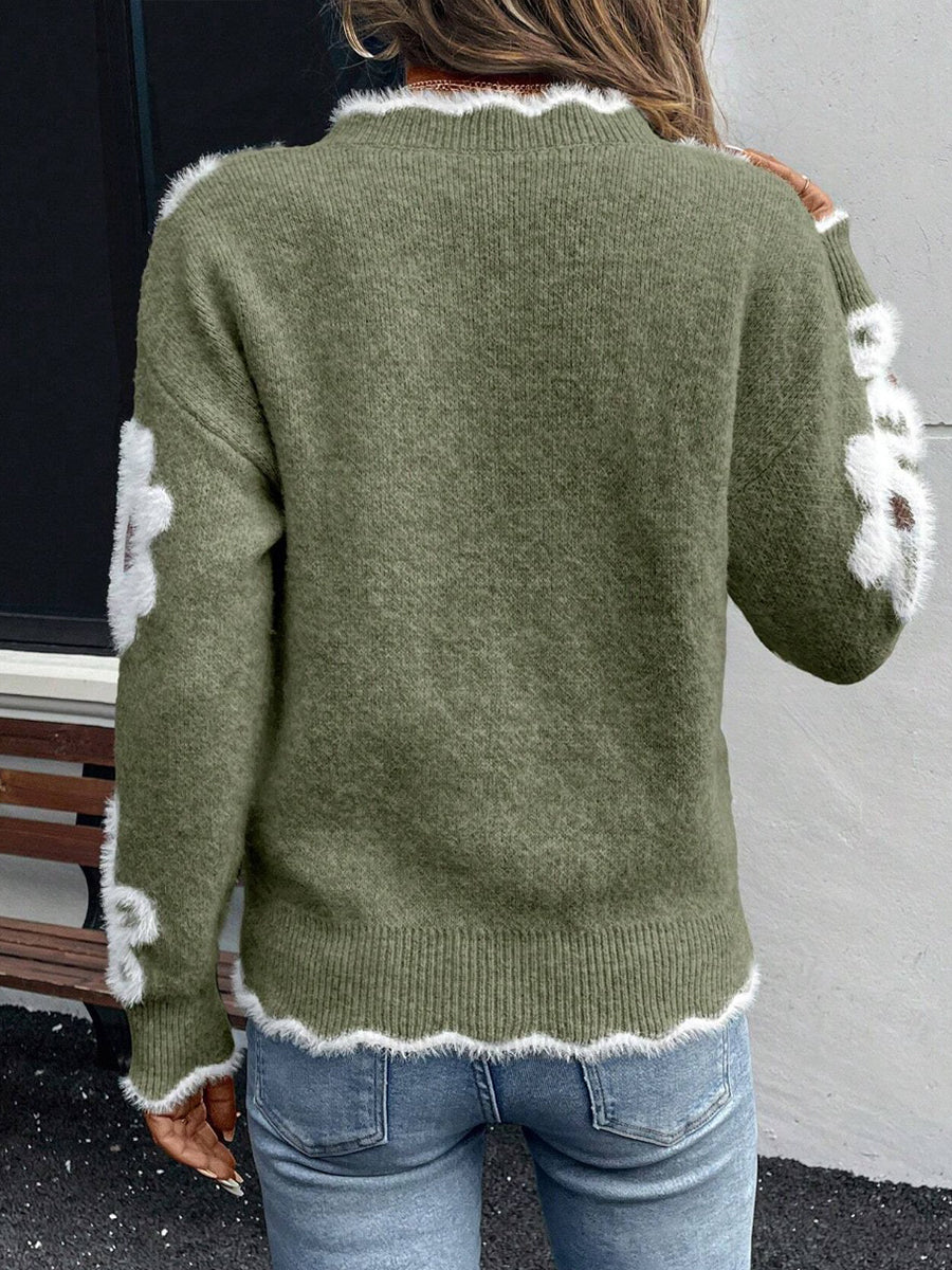 Pull élégant Ellsbeth™ de Danoir Paris, pull en maille florale à col en V avec bordures festonnées, porté sur un mannequin.