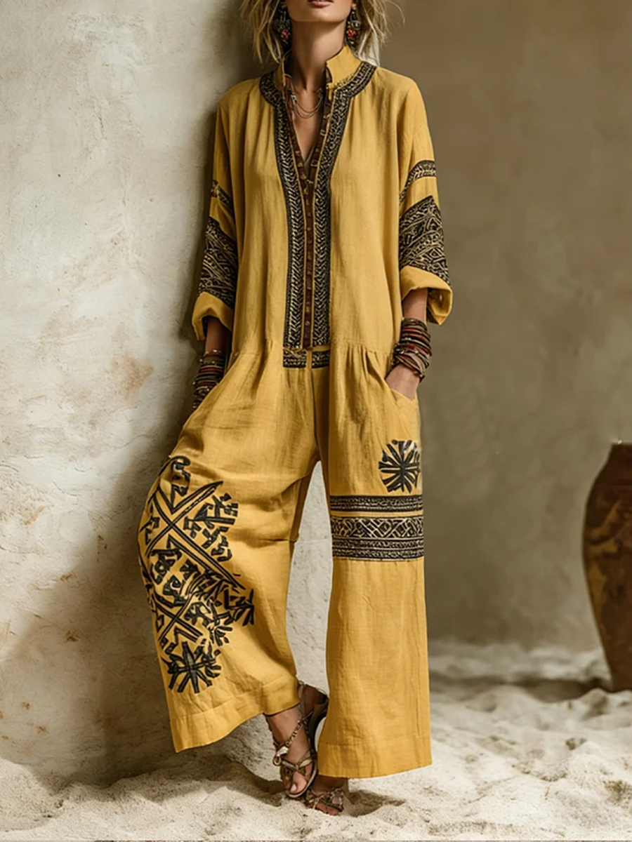 Ensemble deux pièces bohème jaune ochre avec imprimé, vêtement Danoir Paris, vue de face sur mannequin.