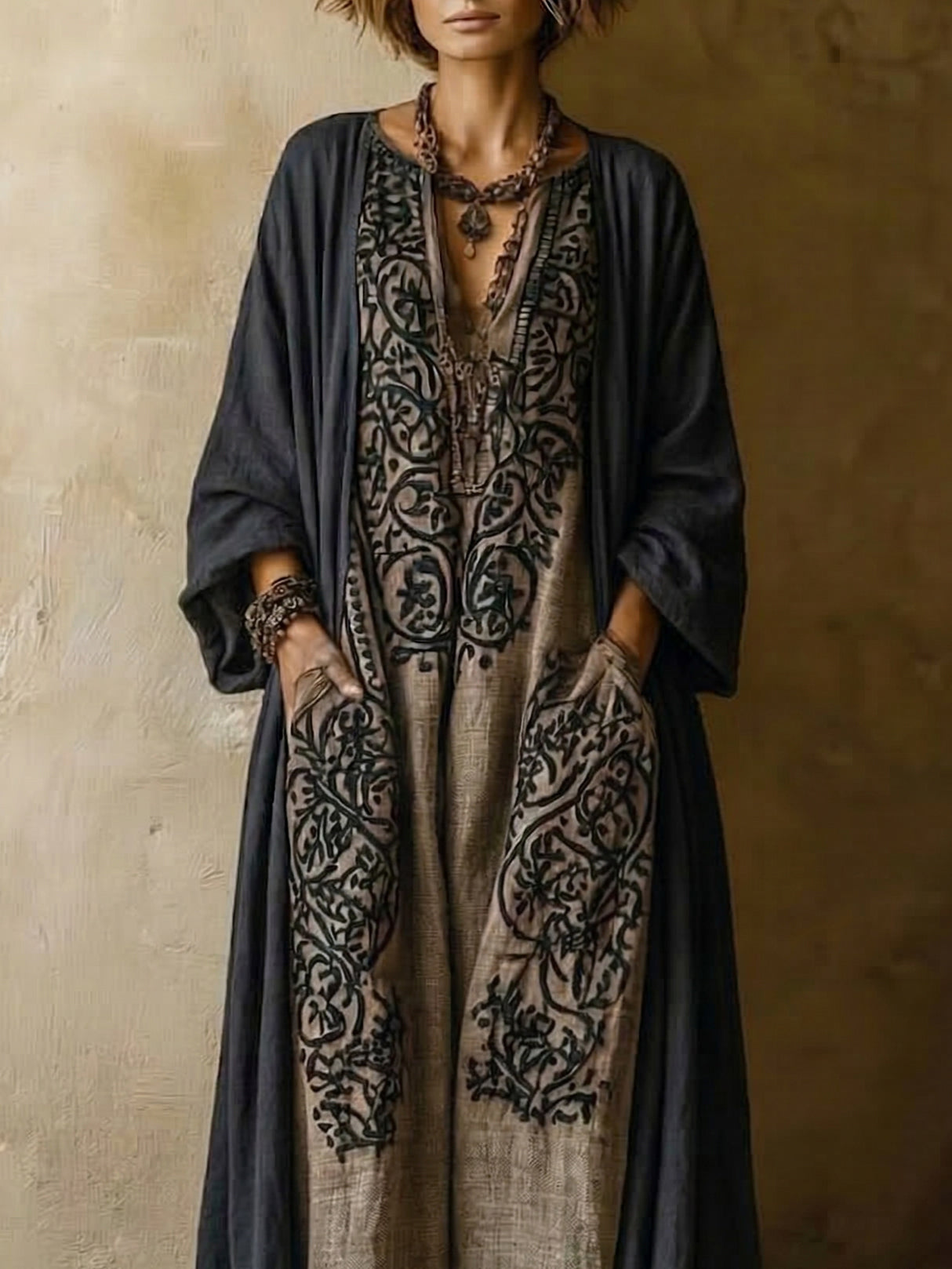 Ensemble deux pièces bohème vintage en coton et lin de Danoir Paris, blouse et pantalon décontractés, style élégant et confortable.