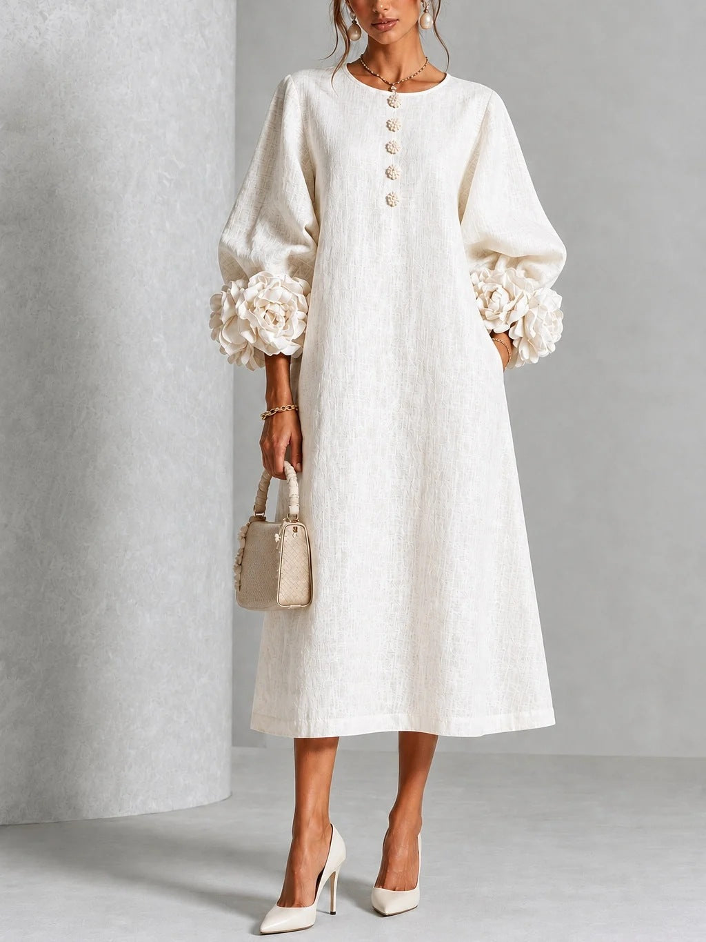 Robe Hydra™ à rosaces 3D de Danoir Paris, vêtement élégant en tissu fluide avec motifs en relief, vue de face.