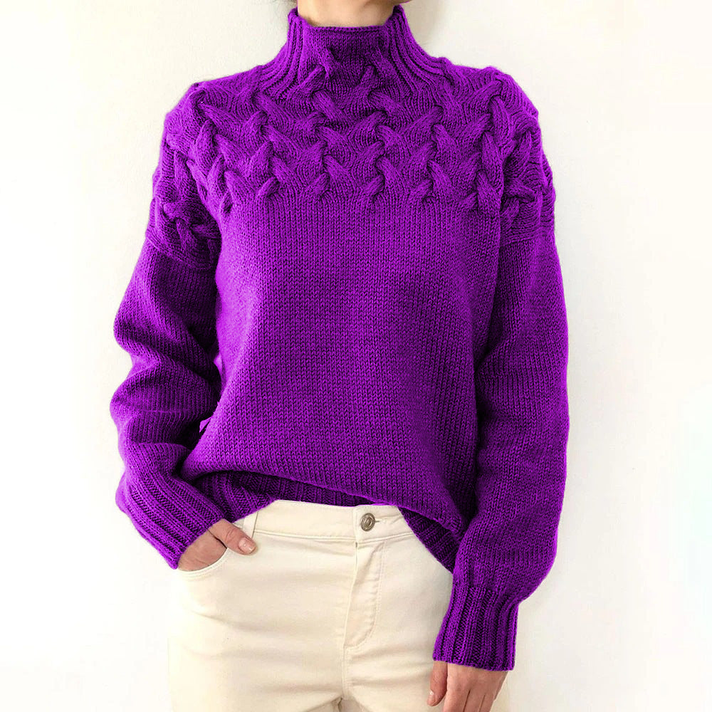 Pull col roulé chaud pour femmes Elena de Danoir Paris, en laine violette, détail doux et confortable visible sur l'image.