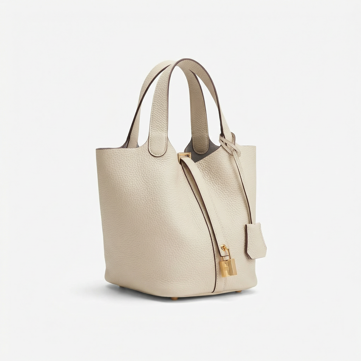 Sac seau Portico Danoir Paris en crème, avec design élégant, en cuir souple et poignées robustes.