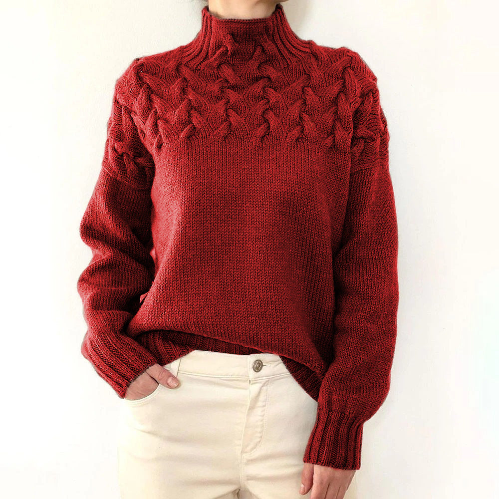 Pull col roulé chaud pour femmes Danoir Paris, laine douce, coupe ajustée, en couleur neutre, porté sur un mannequin.