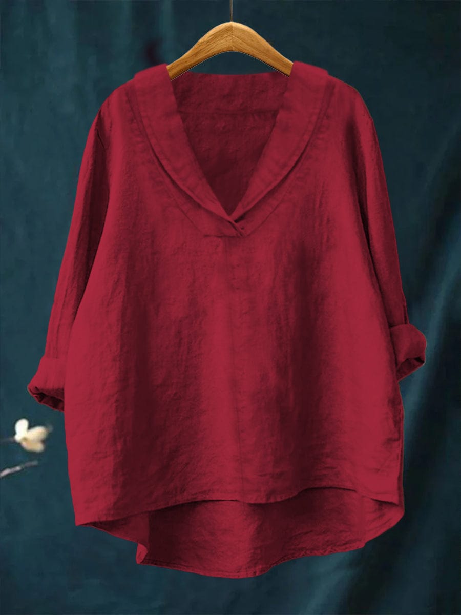 Blouse décontractée à col en V Elowen de Danoir Paris, tissu léger et coupe fluide visible sur la mannequin.