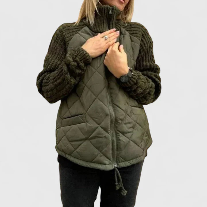 Veste élégante Danoir Paris Havirae, en tissu noir avec détails sophistiqués, vue de face sur fond blanc.