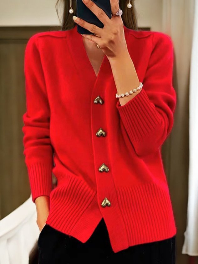 Cardigan en maille Amy Danoir Paris, élégant pour l'automne, couleur neutre, porté sur un mannequin, détails de texture visible.