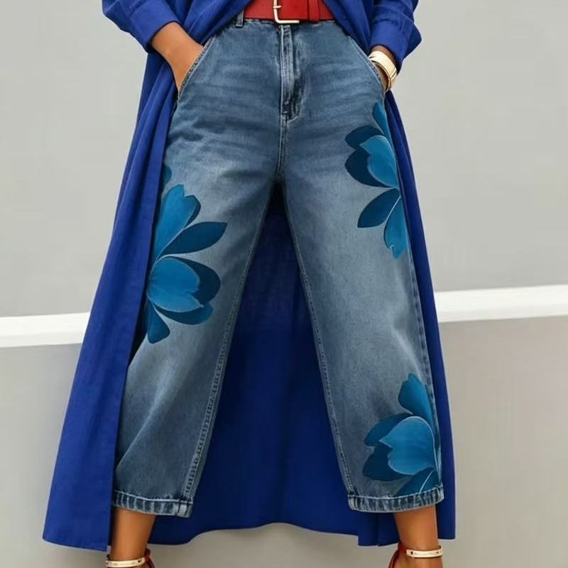 Jean large pour dames Danoir Paris avec imprimé floral, coupe confortable et style tendance.