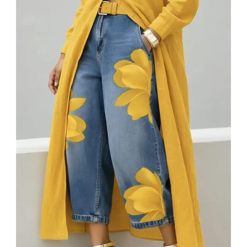 Jean large pour dames Danoir Paris avec imprimé floral, montrant la coupe ample et le tissu léger à motif de fleurs colorées.