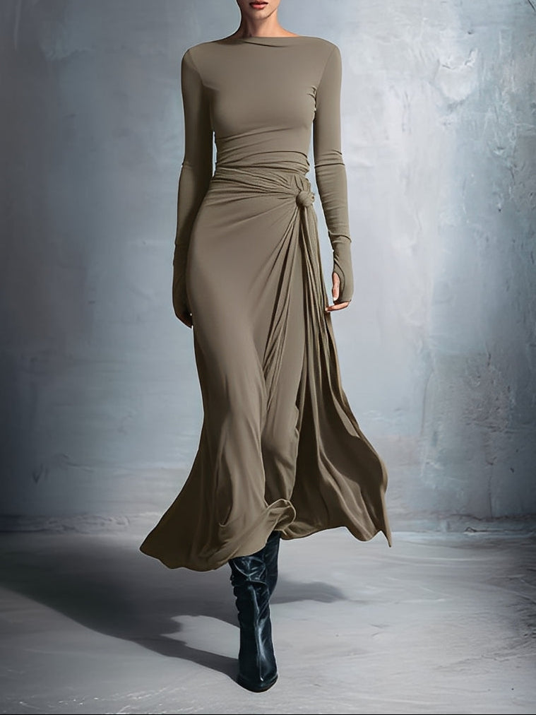 Robe maxi Naomie Danoir Paris avec nœud latéral, élégante robe longue en tissu fluide beige.