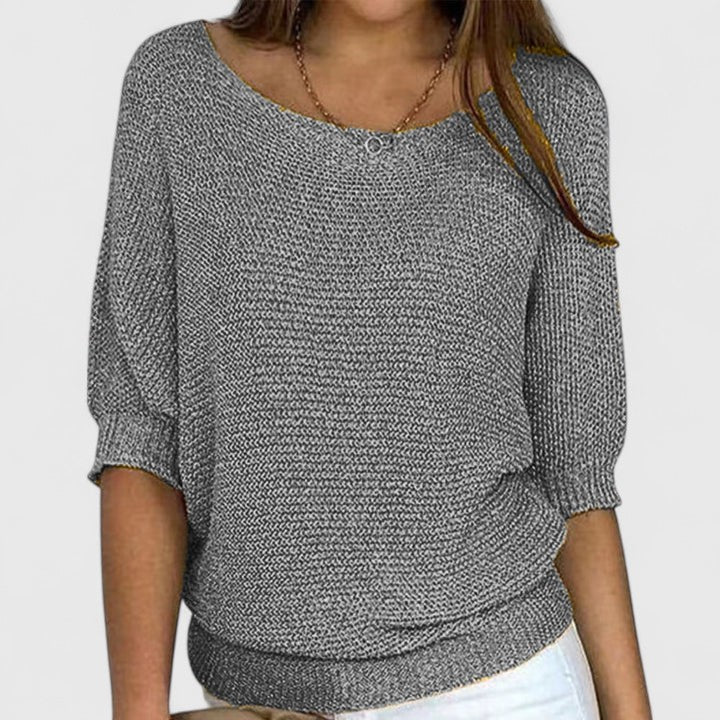 Pull en maille Rachel de Danoir Paris, modèle sans effort, en tissu doux et confortable, porté sur un fond neutre.
